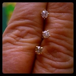 10 K diamond studs (((2 available )))